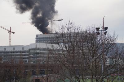 Stuttgart: Brand auf dem Dach bei Mercedes Benz - Niemand verletzt 